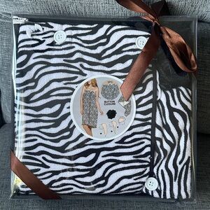Zebra Print Button Closure Spa Set